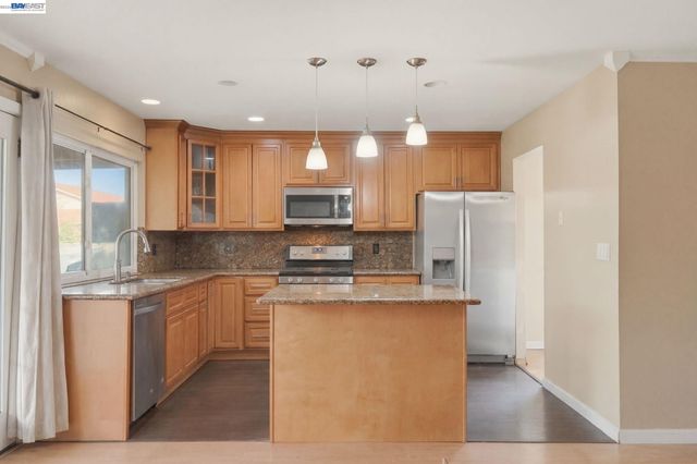 595 Caprice Ct, Morgan Hill, CA 95037