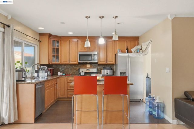 595 Caprice Ct, Morgan Hill, CA 95037