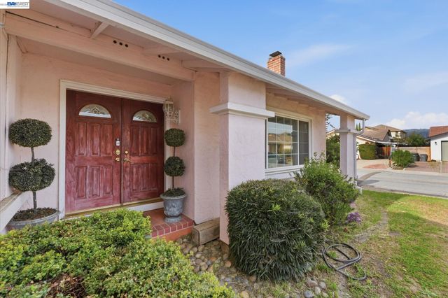 595 Caprice Ct, Morgan Hill, CA 95037