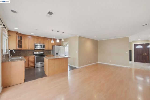 595 Caprice Ct, Morgan Hill, CA 95037