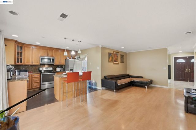 595 Caprice Ct, Morgan Hill, CA 95037