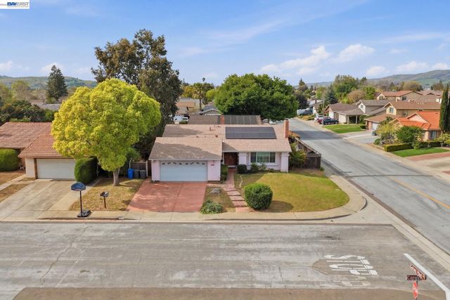 595 Caprice Ct, Morgan Hill, CA 95037