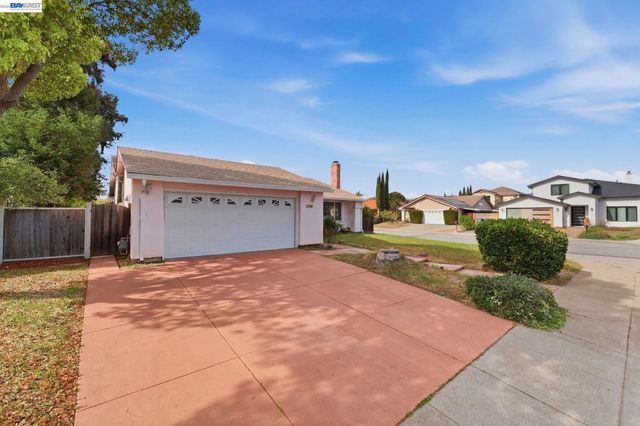595 Caprice Ct, Morgan Hill, CA 95037