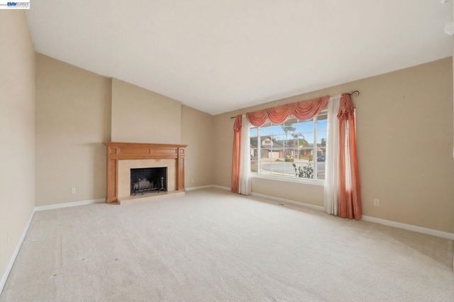 595 Caprice Ct, Morgan Hill, CA 95037