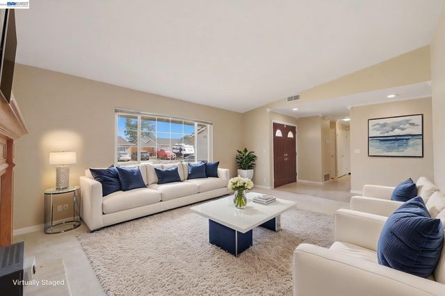 595 Caprice Ct, Morgan Hill, CA 95037