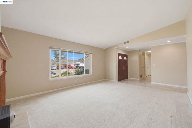 595 Caprice Ct, Morgan Hill, CA 95037