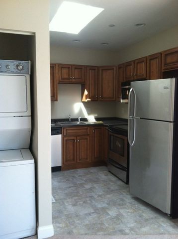42 Church Street 19, Rockland, MA 02370
