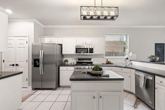 208 Settlers Valley DR, Pflugerville, TX 78660