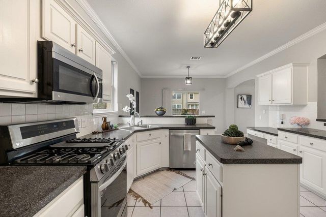 208 Settlers Valley DR, Pflugerville, TX 78660