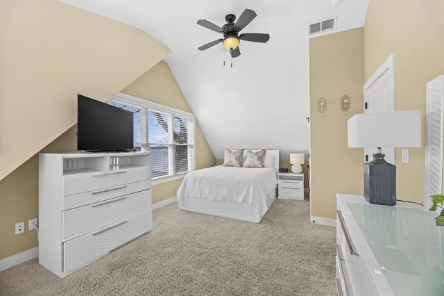 616 Kopmeier DRIVE, Pewaukee, WI 53072