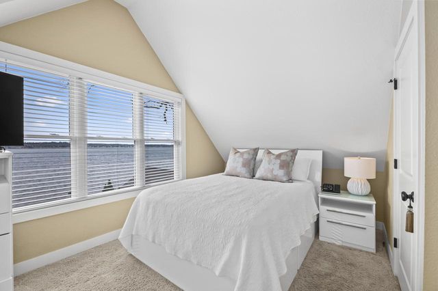 616 Kopmeier DRIVE, Pewaukee, WI 53072