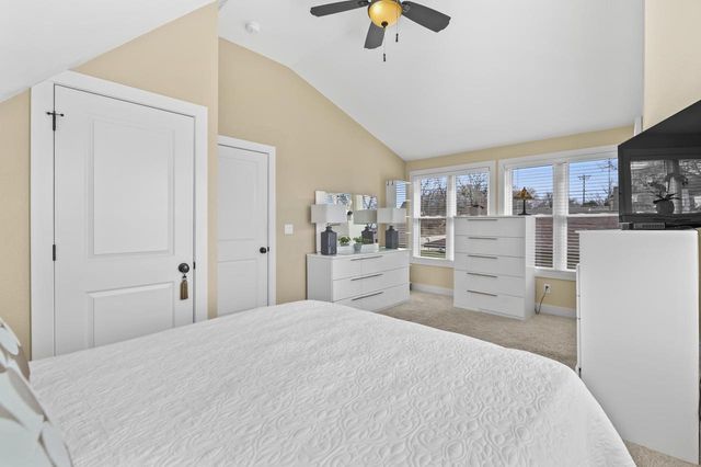 616 Kopmeier DRIVE, Pewaukee, WI 53072