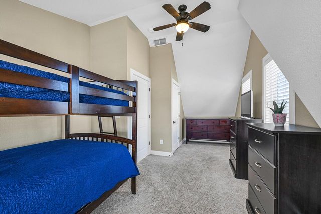 616 Kopmeier DRIVE, Pewaukee, WI 53072