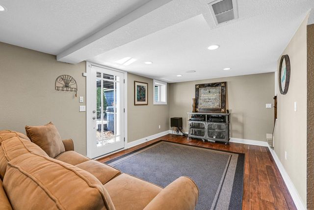 616 Kopmeier DRIVE, Pewaukee, WI 53072