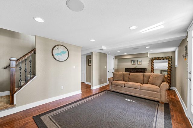 616 Kopmeier DRIVE, Pewaukee, WI 53072