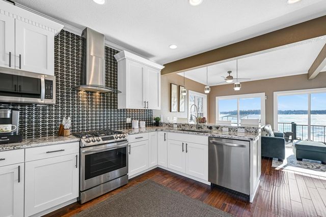 616 Kopmeier DRIVE, Pewaukee, WI 53072