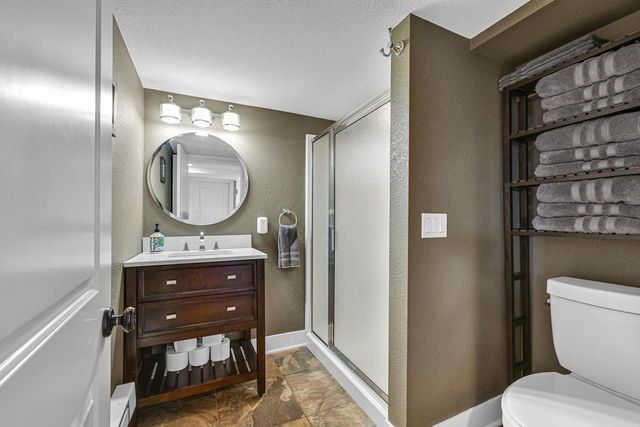 616 Kopmeier DRIVE, Pewaukee, WI 53072