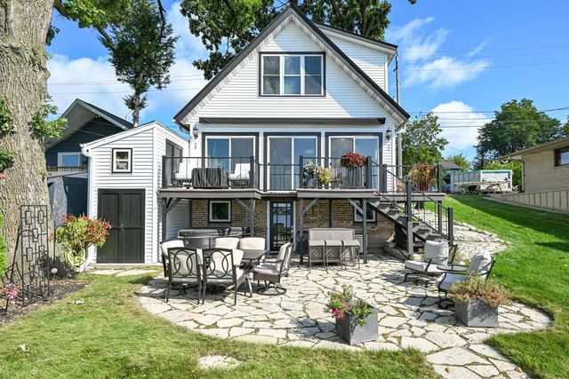 616 Kopmeier DRIVE, Pewaukee, WI 53072