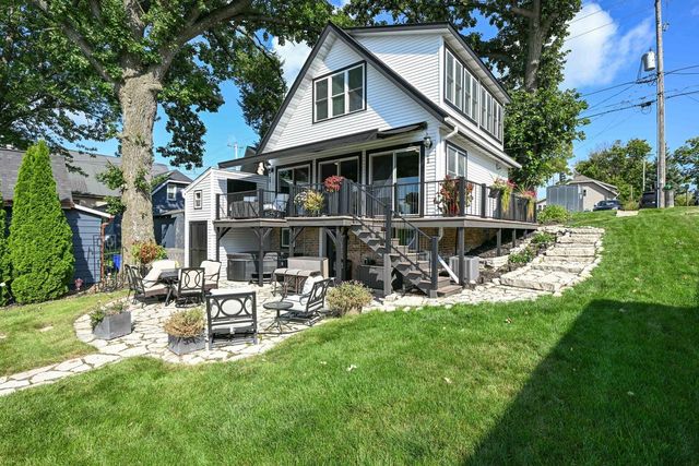 616 Kopmeier DRIVE, Pewaukee, WI 53072