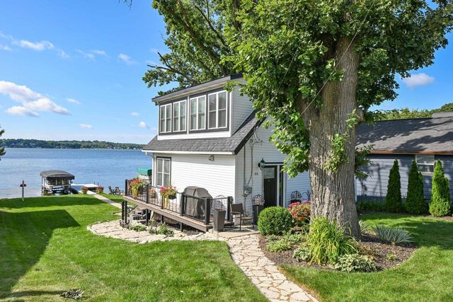 616 Kopmeier DRIVE, Pewaukee, WI 53072