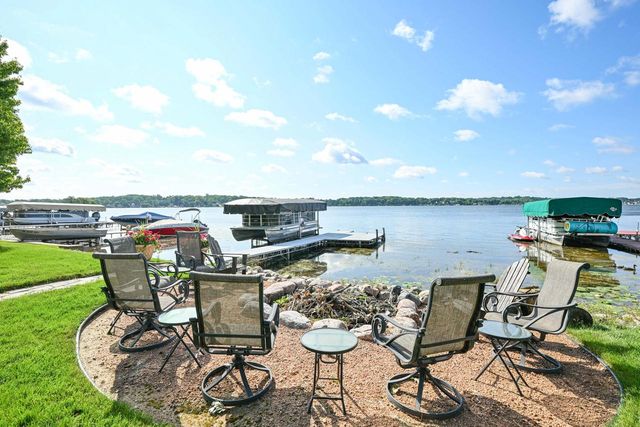 616 Kopmeier DRIVE, Pewaukee, WI 53072