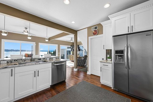 616 Kopmeier DRIVE, Pewaukee, WI 53072