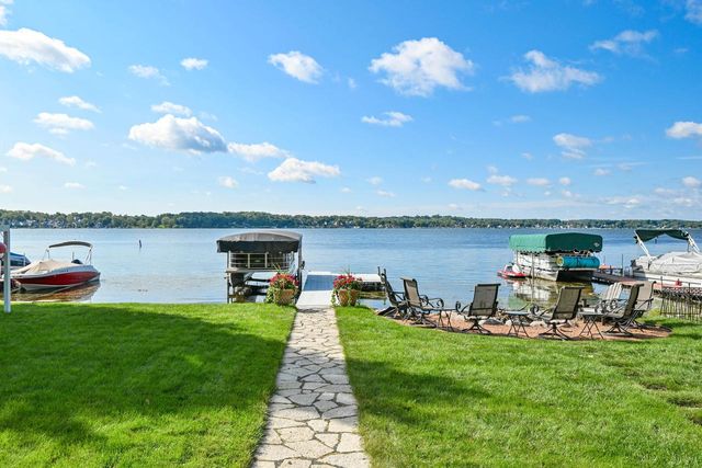 616 Kopmeier DRIVE, Pewaukee, WI 53072