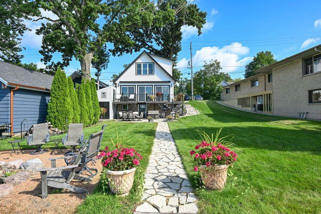 616 Kopmeier DRIVE, Pewaukee, WI 53072