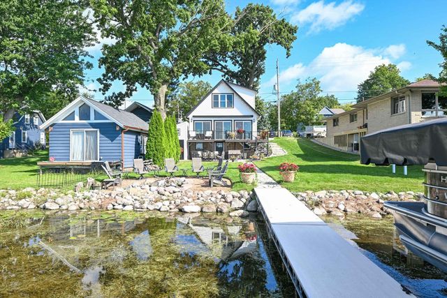 616 Kopmeier DRIVE, Pewaukee, WI 53072