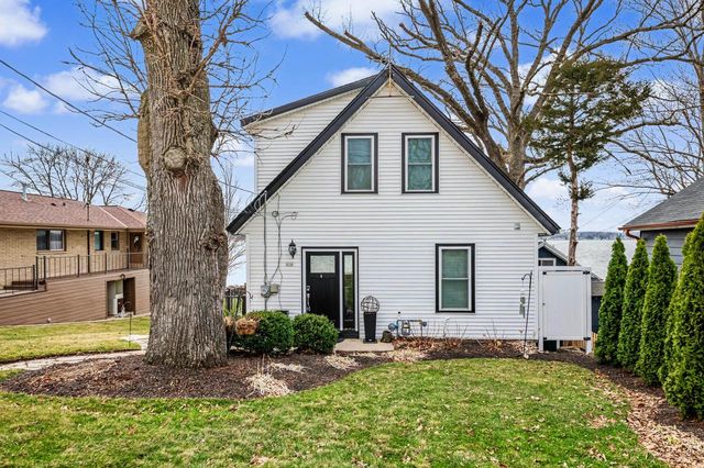 616 Kopmeier DRIVE, Pewaukee, WI 53072