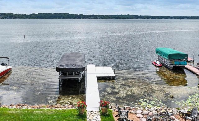 616 Kopmeier DRIVE, Pewaukee, WI 53072