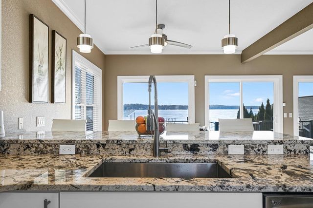 616 Kopmeier DRIVE, Pewaukee, WI 53072