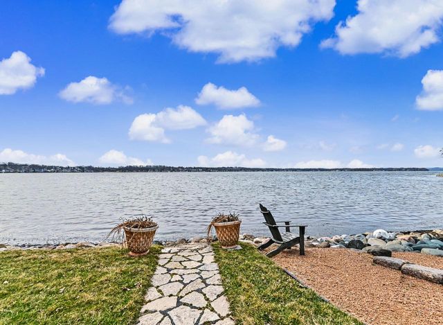 616 Kopmeier DRIVE, Pewaukee, WI 53072