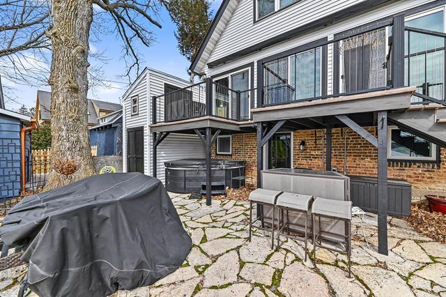 616 Kopmeier DRIVE, Pewaukee, WI 53072