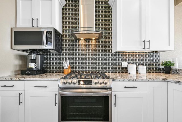 616 Kopmeier DRIVE, Pewaukee, WI 53072