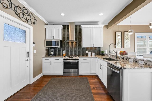 616 Kopmeier DRIVE, Pewaukee, WI 53072