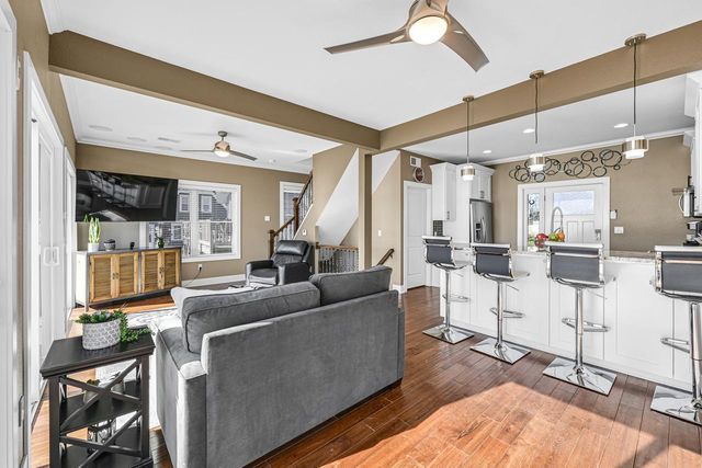 616 Kopmeier DRIVE, Pewaukee, WI 53072