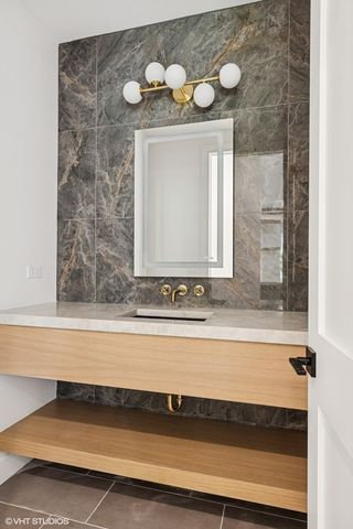 936 S Mitchell Avenue, Elmhurst, IL 60126