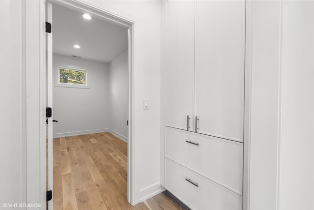 936 S Mitchell Avenue, Elmhurst, IL 60126