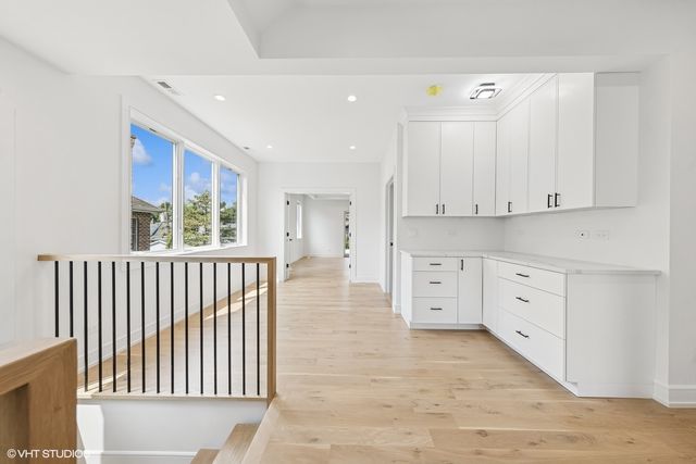 936 S Mitchell Avenue, Elmhurst, IL 60126