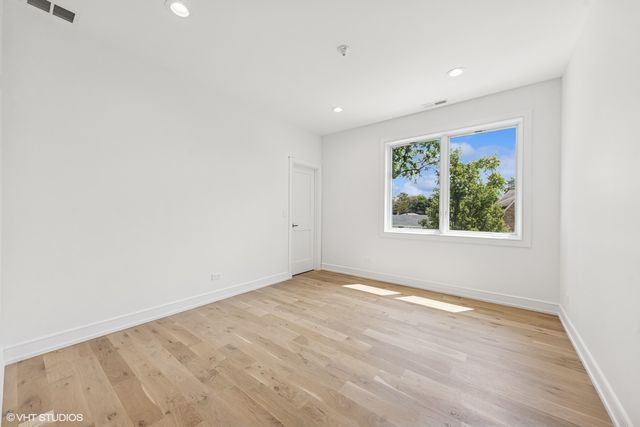 936 S Mitchell Avenue, Elmhurst, IL 60126