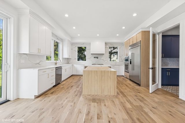 936 S Mitchell Avenue, Elmhurst, IL 60126