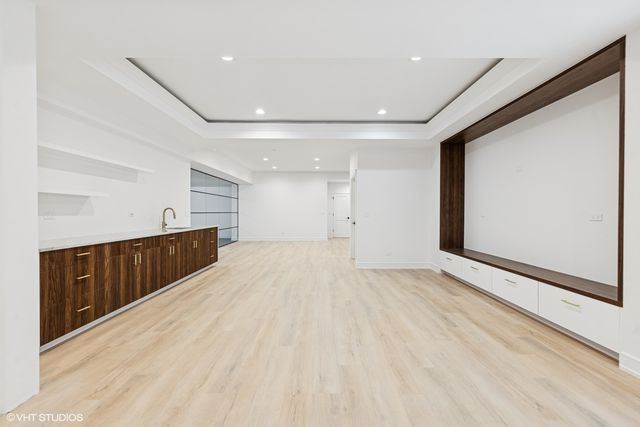 936 S Mitchell Avenue, Elmhurst, IL 60126