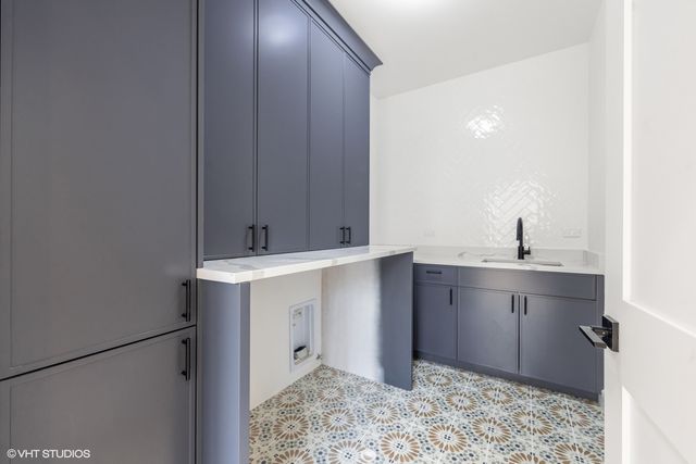 936 S Mitchell Avenue, Elmhurst, IL 60126