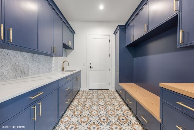 936 S Mitchell Avenue, Elmhurst, IL 60126