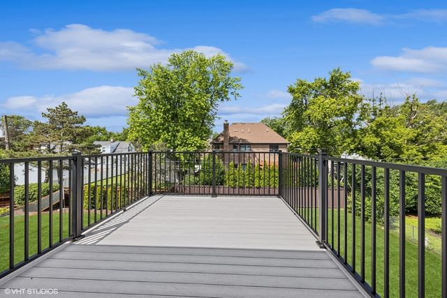 936 S Mitchell Avenue, Elmhurst, IL 60126