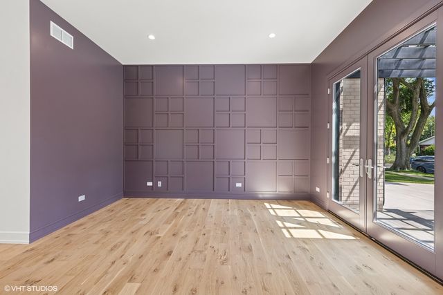 936 S Mitchell Avenue, Elmhurst, IL 60126