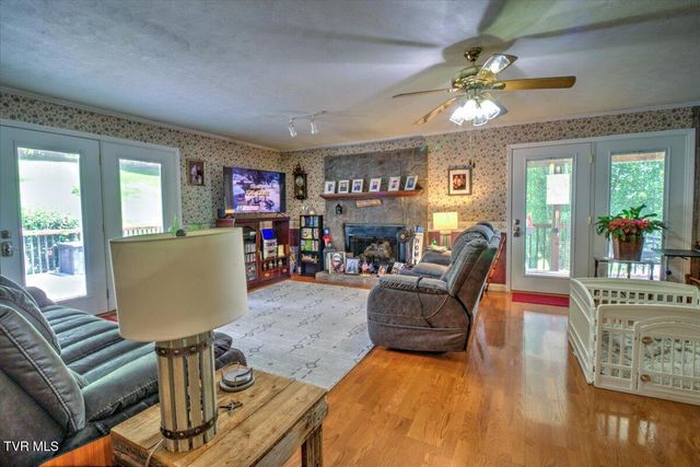 2589 Elizabethton Highway, Johnson City, TN 37601