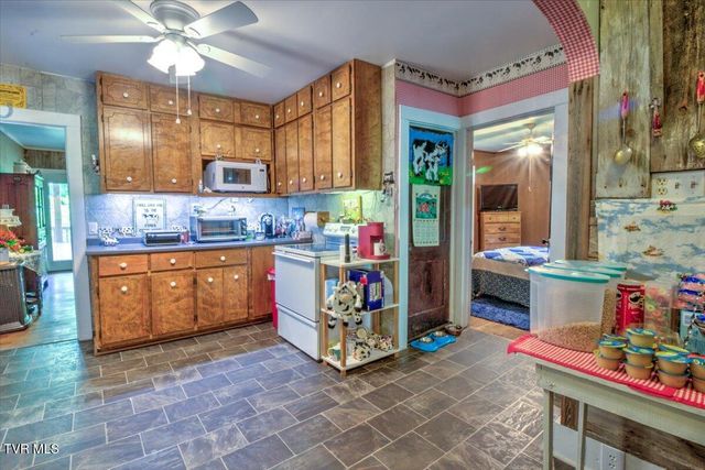 2589 Elizabethton Highway, Johnson City, TN 37601