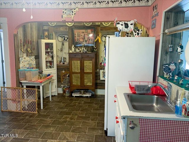 2589 Elizabethton Highway, Johnson City, TN 37601